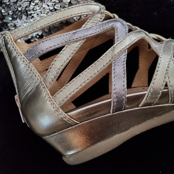 Earth Ladylike Gunmetal Gladiator Sandals 7M - Picture 3 of 7